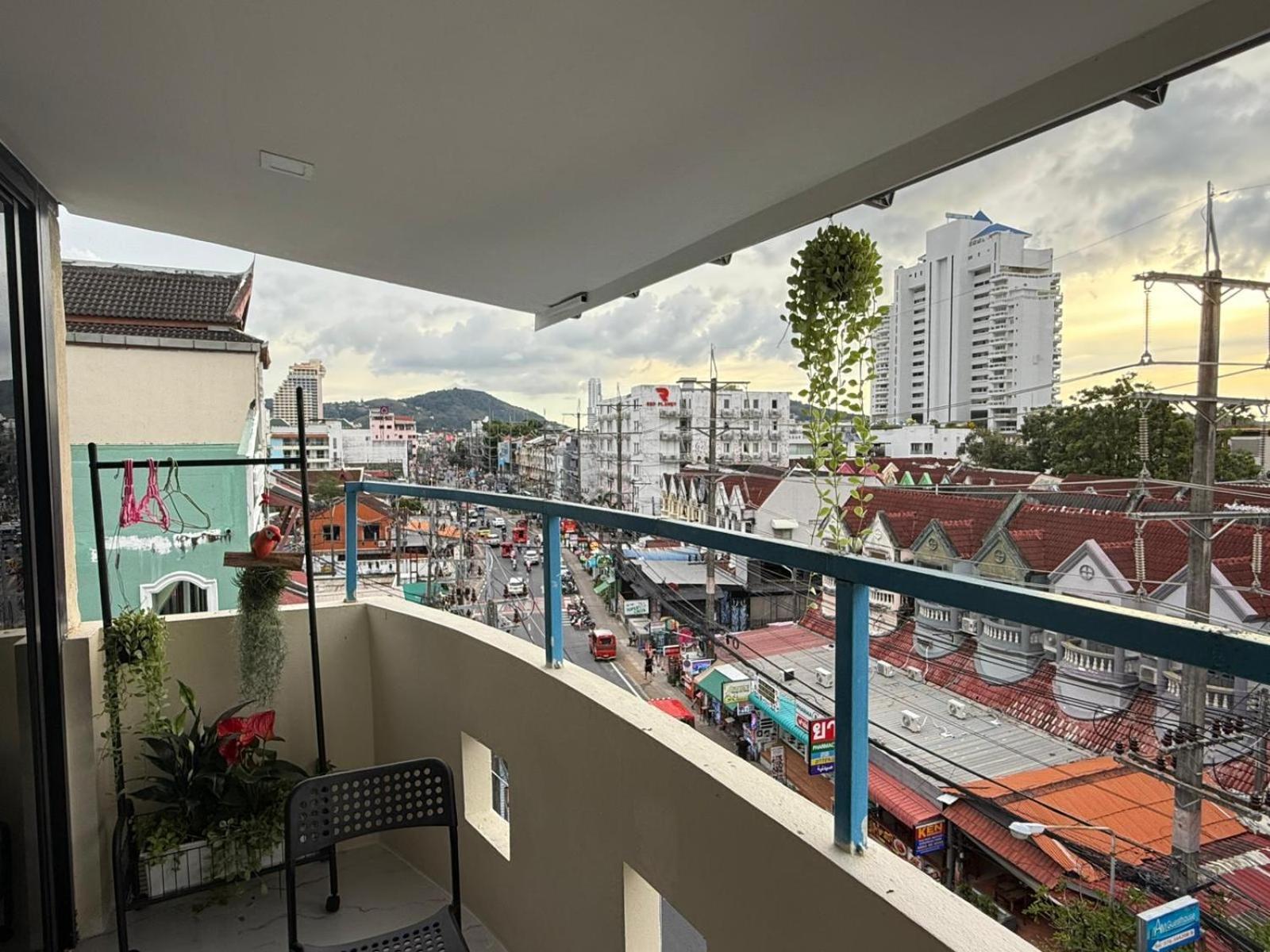 Heaven House Restro & Bar Hotel Patong Exterior photo