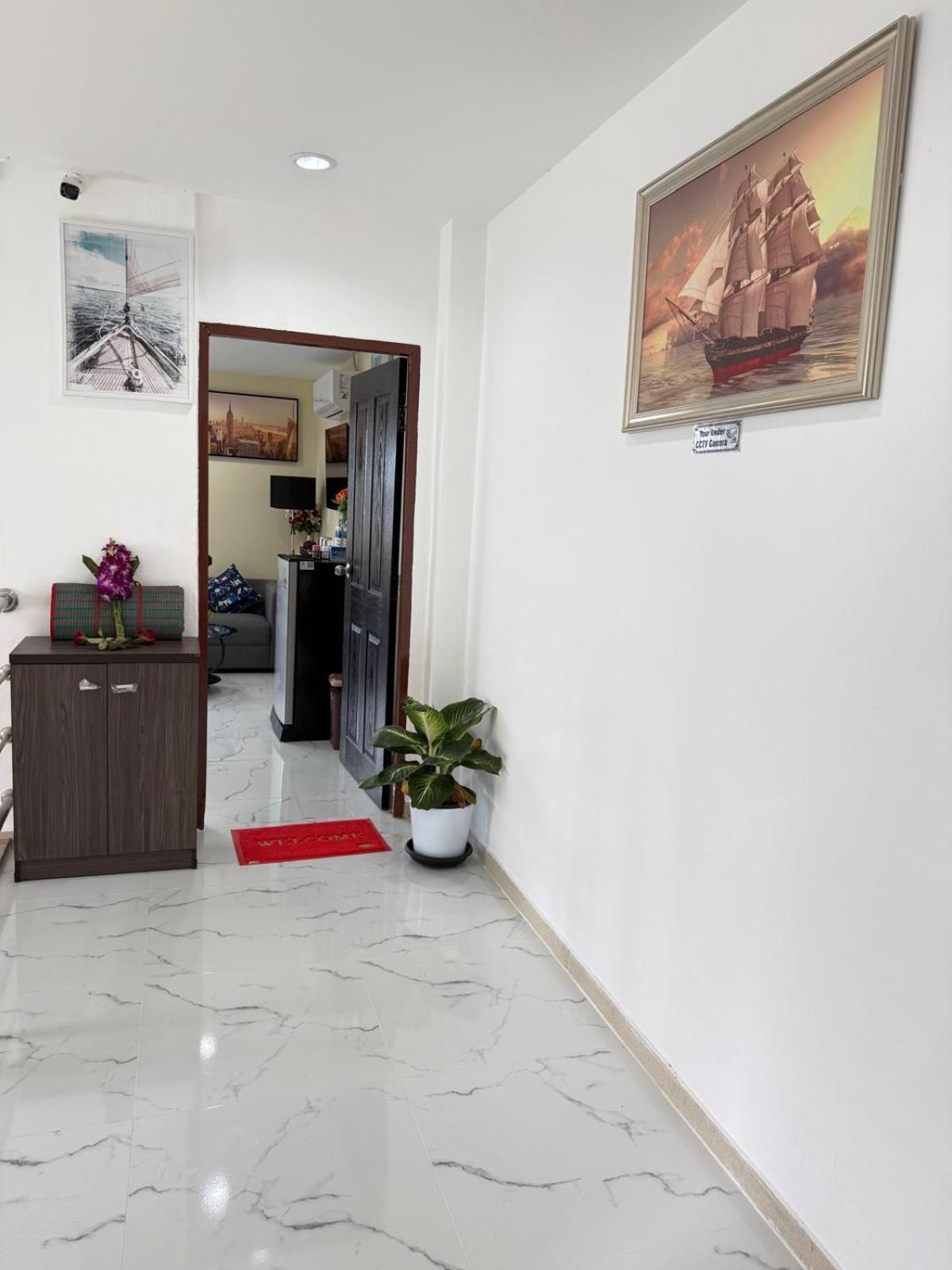 Heaven House Restro & Bar Hotel Patong Room photo